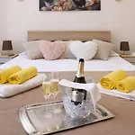 Domus Rea - Terrazza Privata E Smart Check-in H24 Daire *